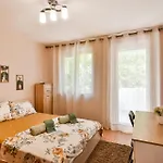 Charming Nest Warna