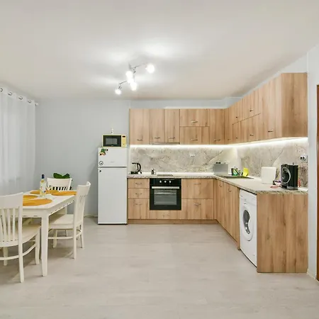 Апартамент Charming Nest *
